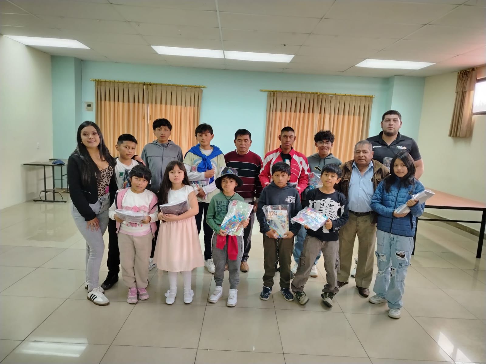 GADP PICAIHUA REALIZA ENTREGA DE KITS ESCOLARES A PARTICIPANTES DE LOS CURSOS VACACIONALES EXPLORA Y APRENDE EN DEFENSA PERSONAL